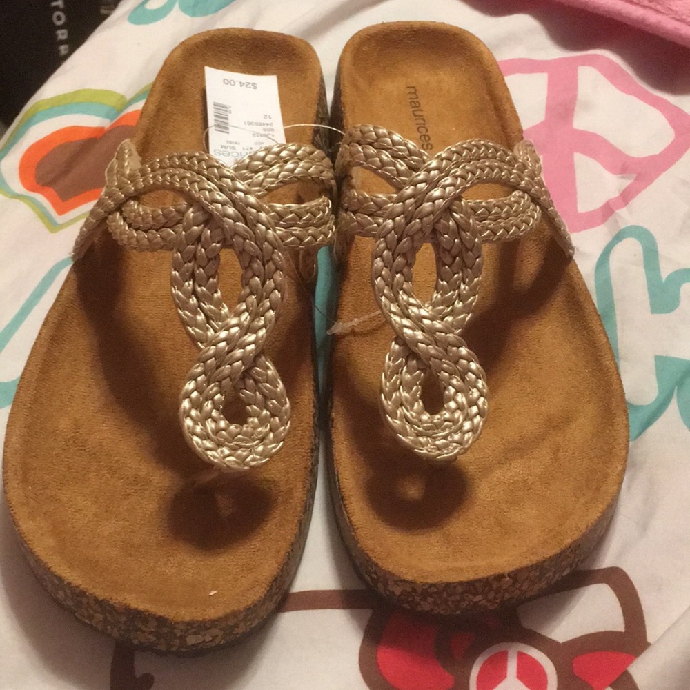 Maurice’s size 12 (11) gold tone sandal